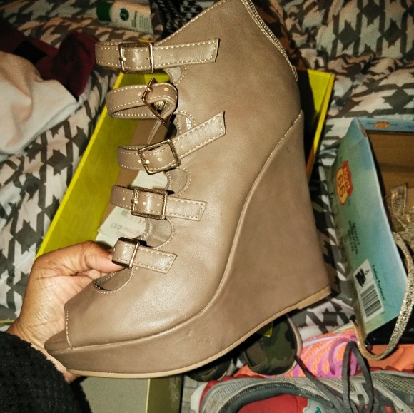 Tan wedge heel - Picture 2 of 2